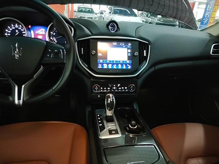 Ghibli 2014 3.0T Standard photo 8