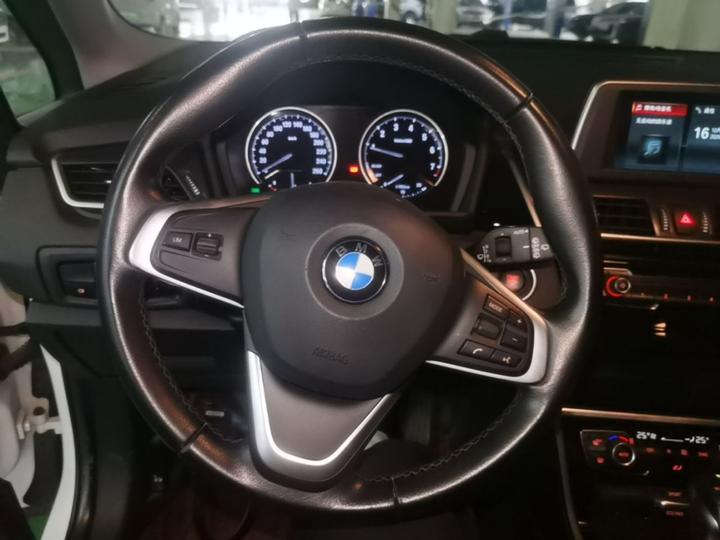 2 Series Wagon 2018 218i Leading photo 5