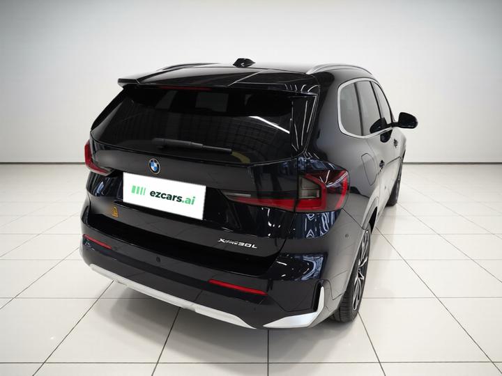 iX1 2023 xDrive30L X Design Package photo 6