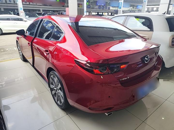 3 Axela 2021 2.0L AT photo 4