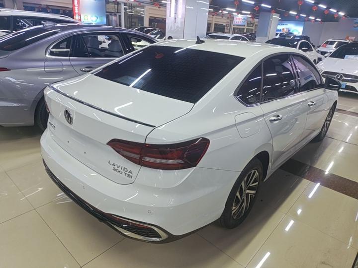 Lavida 2024 300TSI DSG Leading photo 4