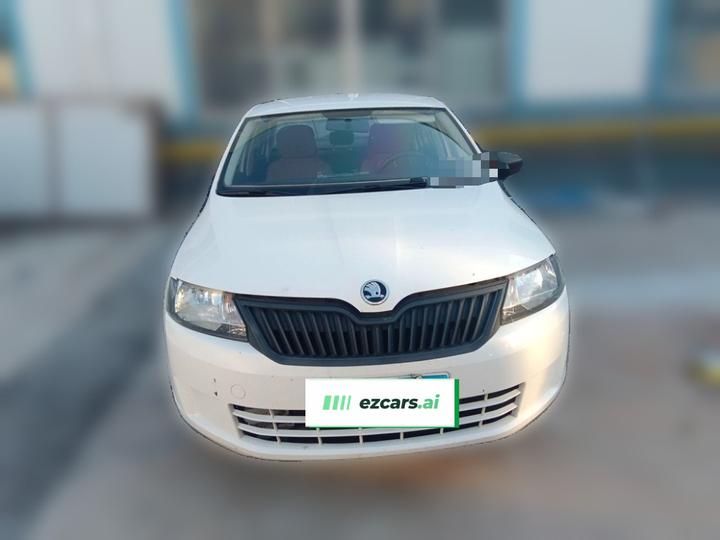 Rapid 2015 1.6L MT photo 2
