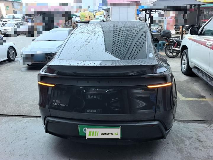 Model Y 2025 RWD photo 3