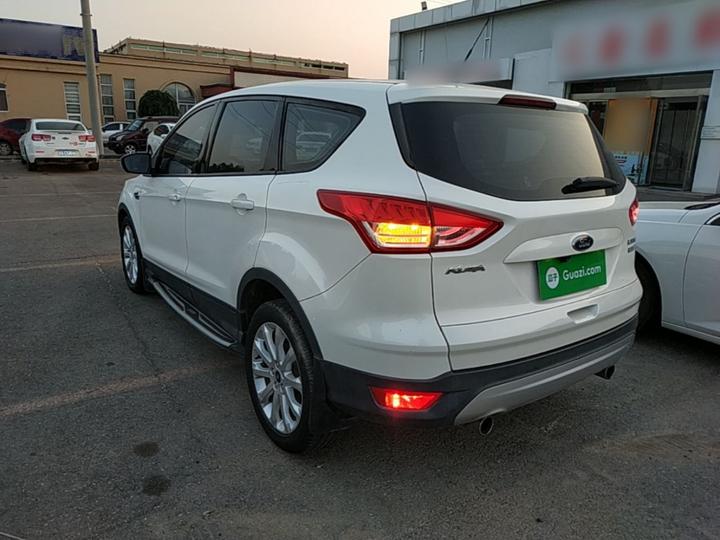 Kuga 2015 1.5L GTDi RWD Comfort photo 4