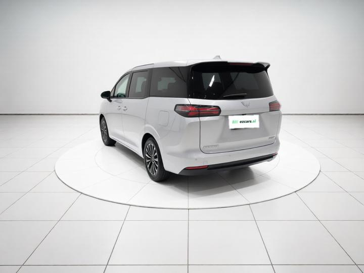 730 EV 2025 EV 500km Luxury photo 4