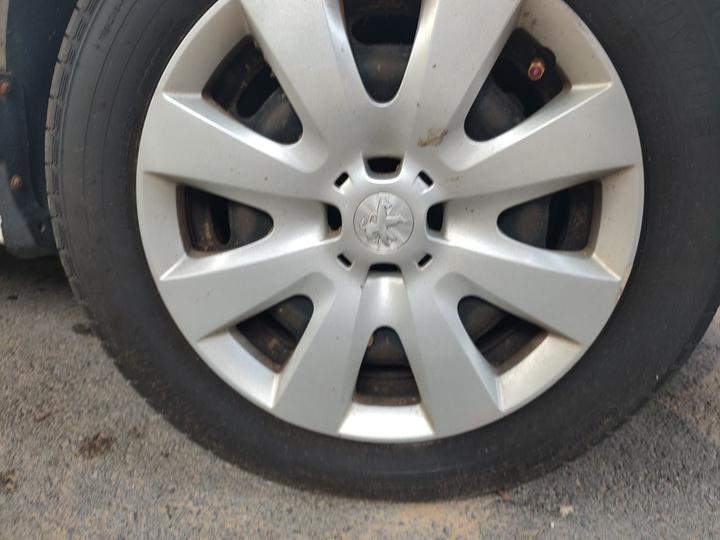 301 2014 1.6L MT Comfort photo 8