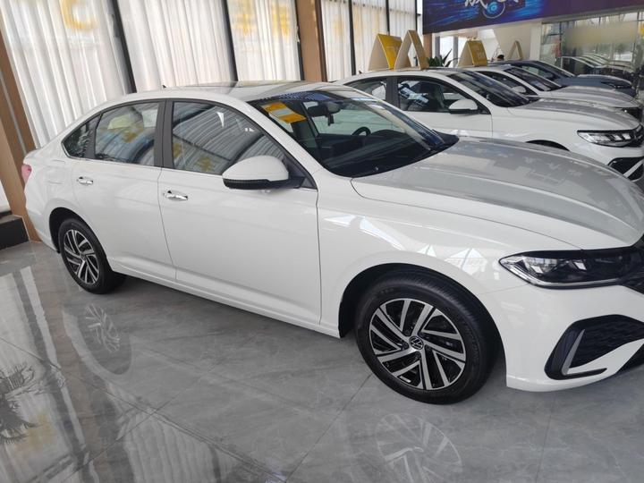 Lavida 2024 1.5L AT photo 3
