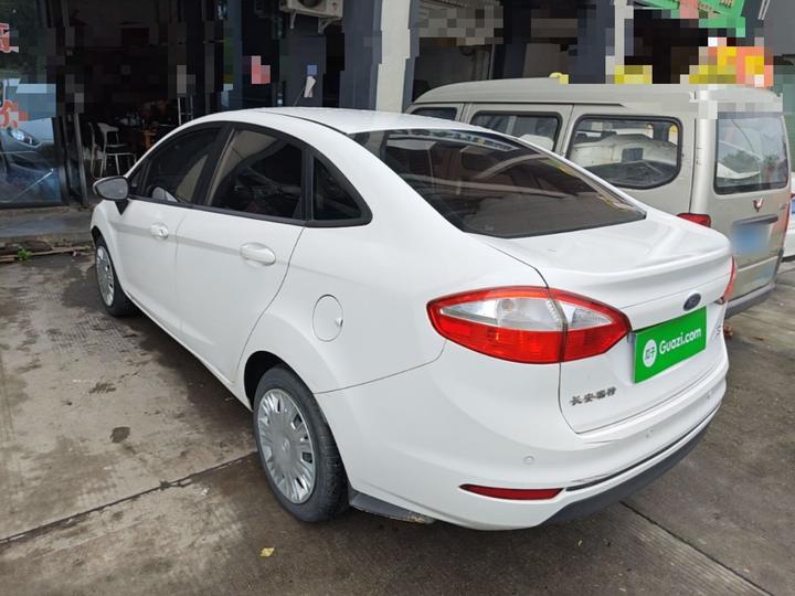 2013 Sedan 1.5L MT photo 4