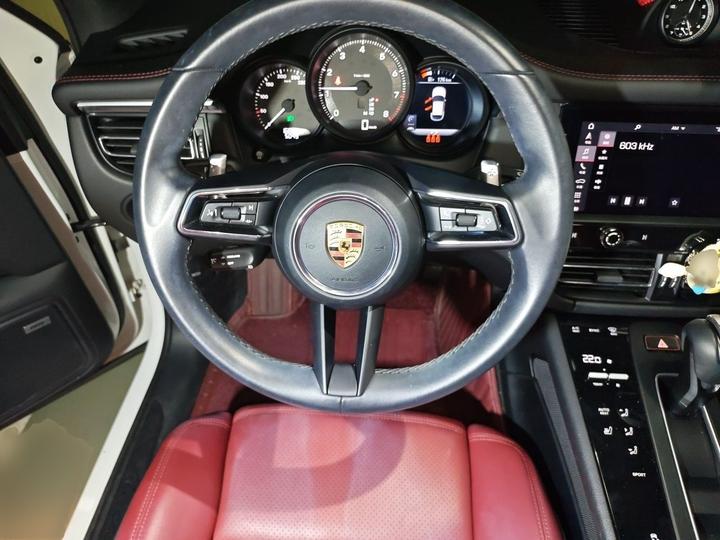 2022 Macan 2.0T photo 3