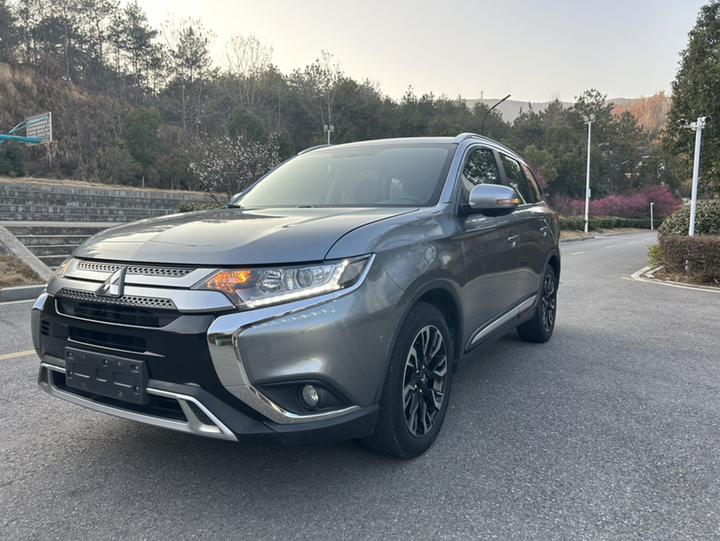 Outlander 2019 2.0L RWD Enjoy 5-Seater China VI