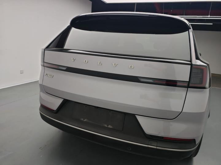 XC70 Hybrid 2026 RWD Long Range Core photo 3