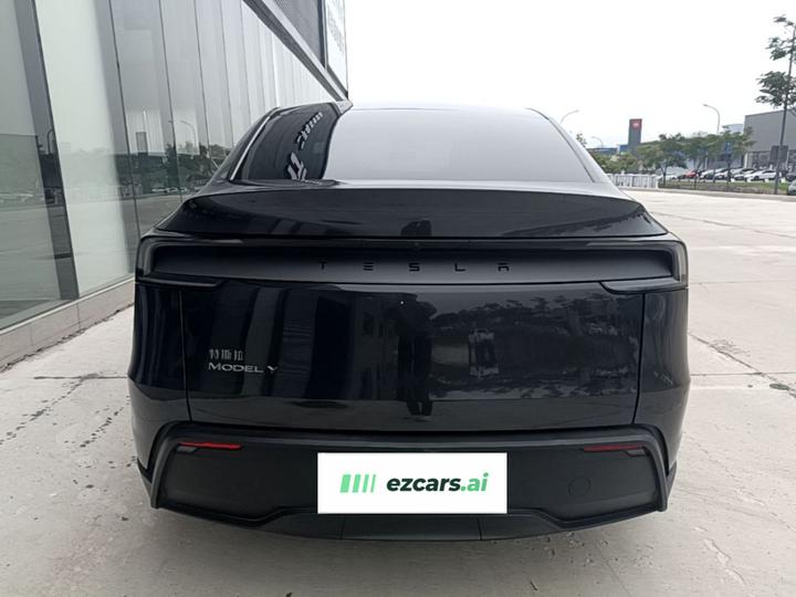 Model Y 2025 RWD photo 3
