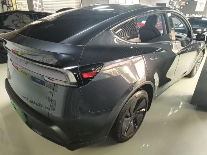 Model Y 2025 RWD photo 4