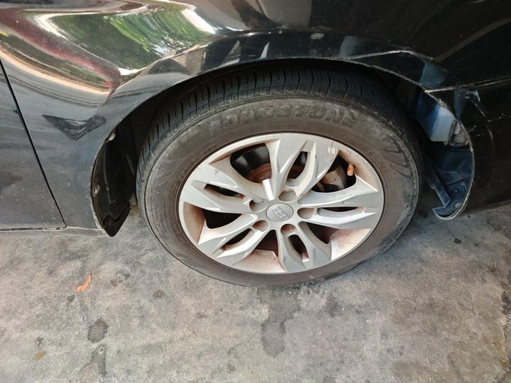 Emgrand 2015 Sedan 1.5L CVT photo 8