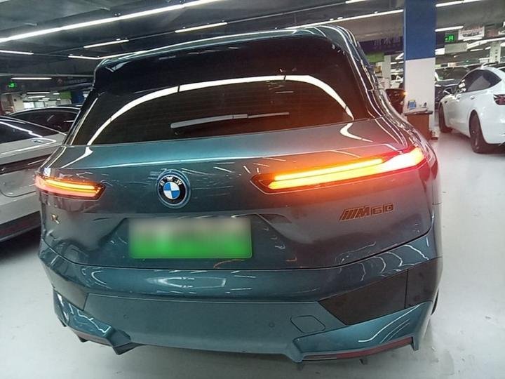 iX 2022 M60 photo 3