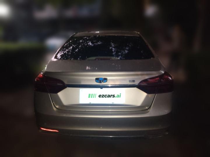 Emgrand 2018 1.5L MT Luxury photo 5