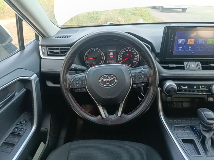 RAV4 2022 2.0L CVT RWD photo 6