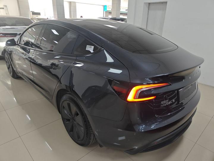 Model 3 2023 RWD photo 4