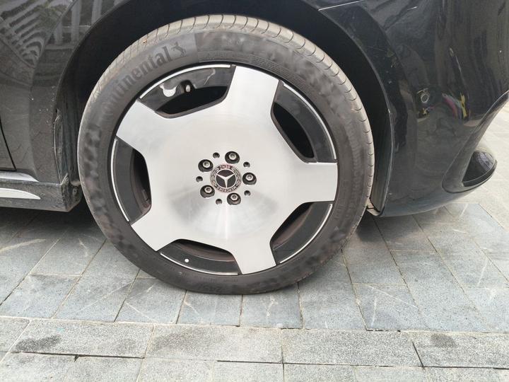 V-Class 2024 V 300 L Long Wheelbase Luxury photo 8