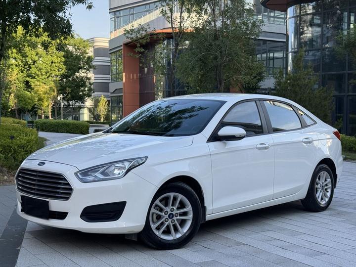Escort 2019 Facelift 1.5L MT China VI