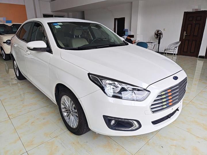 Escort 2017 Facelift 1.5L MT Comfort photo 3