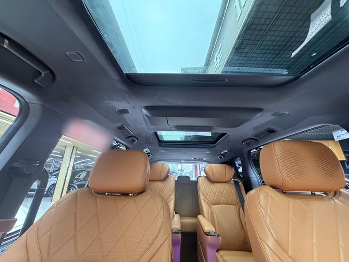 2025 AWD 8 photo 7