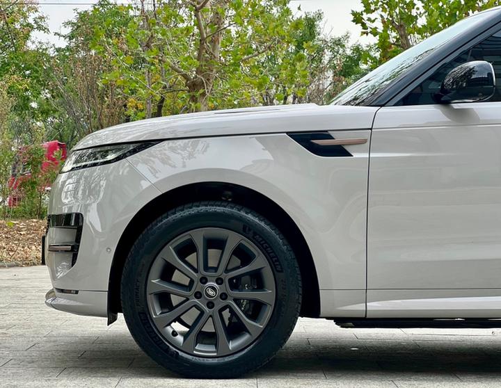Range Rover Sport 2023 400PS Dynamic SE photo 3