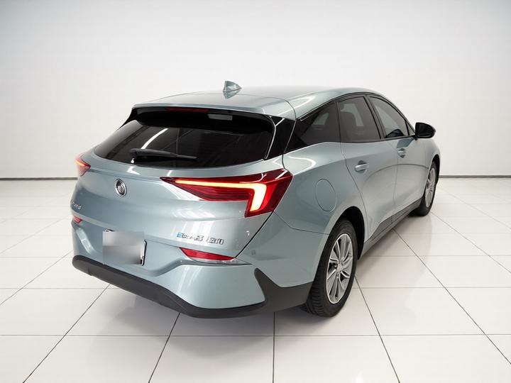 6 2022 PHEV Fashion photo 4