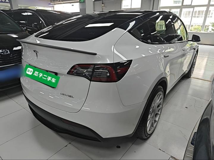 Model Y 2024 RWD photo 4