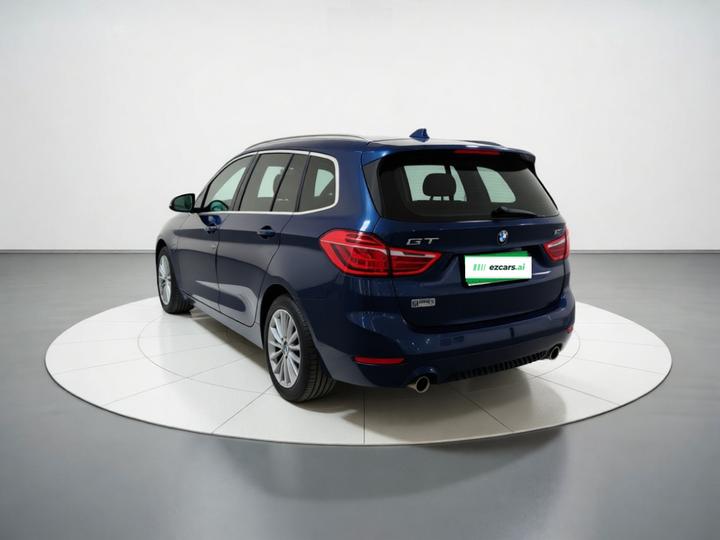 2 Series Wagon 2019 220i Leading photo 4
