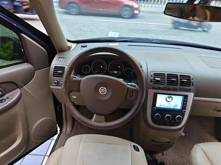 GL8 2014 2.4L Classic photo 3