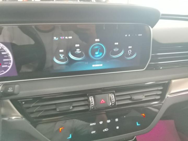 HS5 2022 Facelift 2.0T Connected photo 8