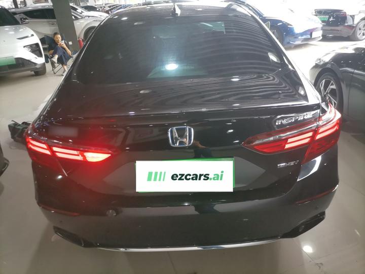 2022 Hybrid 2.0L photo 3