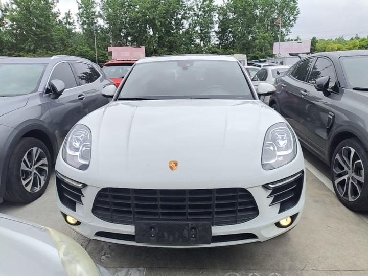 2017 Macan 2.0T photo 2