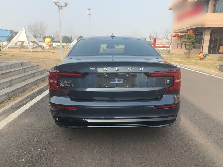 S60 2023 B5 Sport photo 3