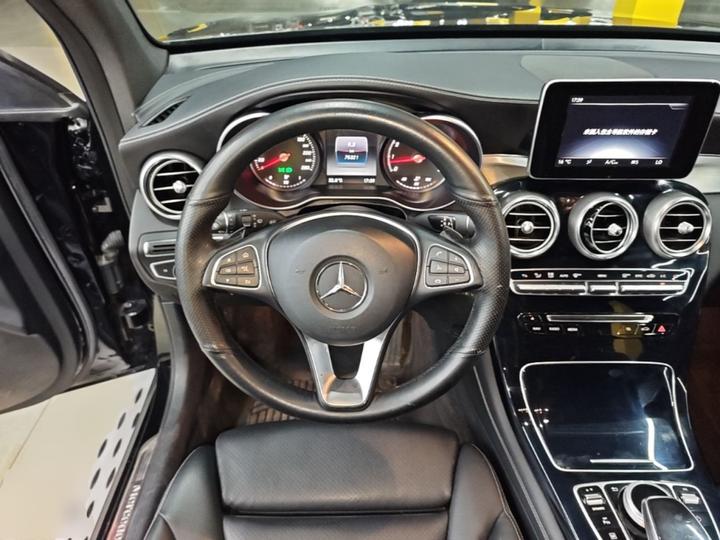 GLC 2017 GLC 200 4MATIC photo 2