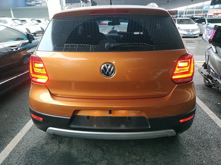 2014 1.6L Cross Polo AT photo 5