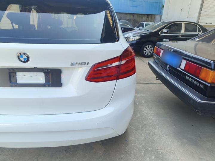 2 Series Wagon 2016 218i Leading photo 7