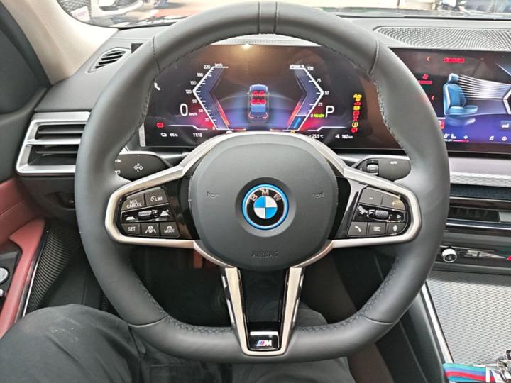 i3 2026 eDrive 40 L M Night Package photo 6