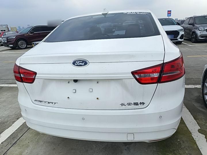 Escort 2015 1.5L MT Comfort photo 3