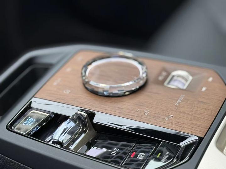 iX 2023 Facelift xDrive40 photo 5