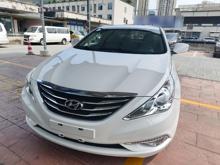 Sonata 2015 Classic 2.0L AT Luxury photo 2