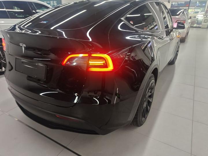 Model Y 2022 Facelift RWD photo 7
