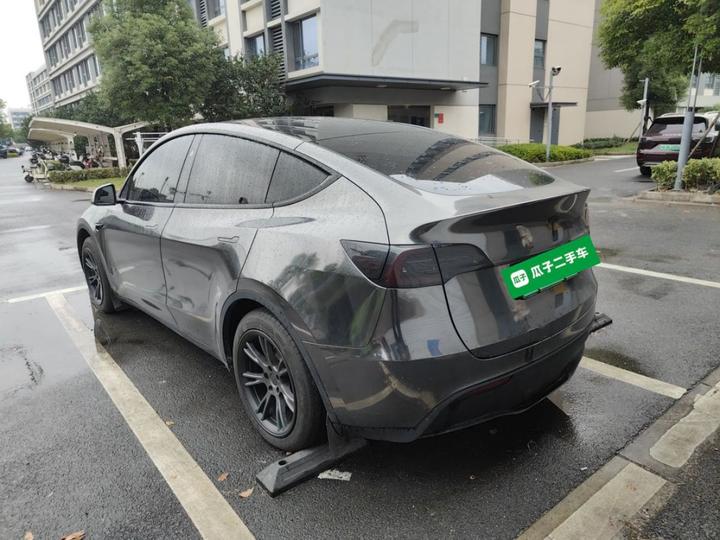 Model Y 2024 RWD photo 4
