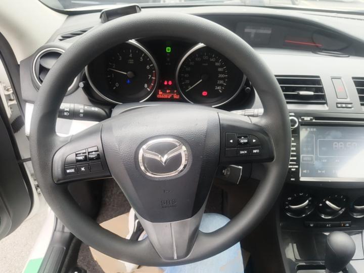 3 2015 Hatchback 1.6L AT Elite photo 6