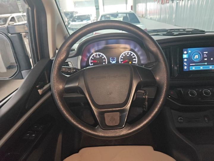 Lingzhi 2023 M5L 1.6L 7-Seater photo 6