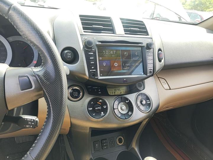 RAV4 2011 2.4L AT AWD Luxury photo 8