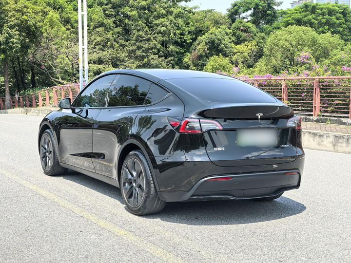 Model Y 2022 Facelift RWD photo 4