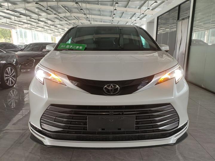 Sienna 2024 2.5L Hybrid AWD Premium photo 2