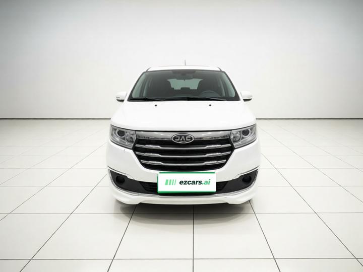 Refine M3 2025 1.8L MT Classic 5-Seater photo 2